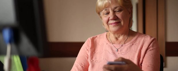 Как пенсионеру получить цифровое удостоверение в МАКС?