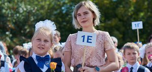 «Благодарим за мудрость и преданность делу»: первые лица поздравили педагогов Приангарья с Днем учителя