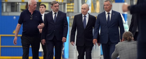 Посетил авиазавод и оставил автографы — о визите Владимира Путина в Иркутскую область