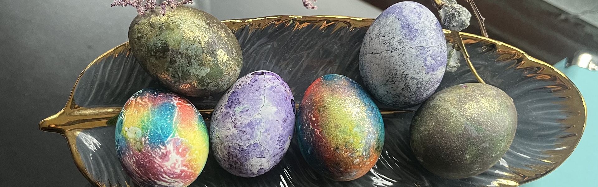 Как покрасить яйца на Пасху: три простых и эффектных способа