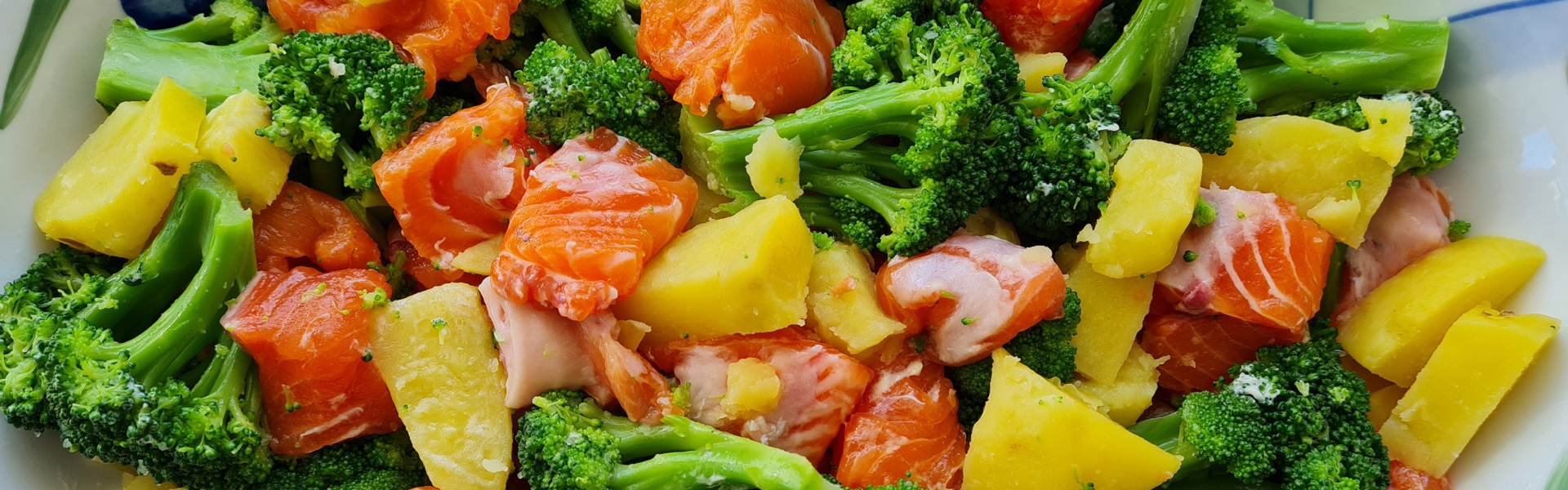 Запеканка из красной рыбы и овощей: вкусно провожаем лето
