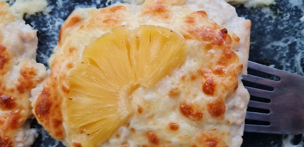 Мясо под сырной шубкой: готовим горячее для праздничного стола