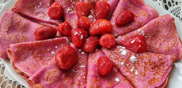 Традиционные, розовые, сырные: рецепты блинов для вкусной Масленицы