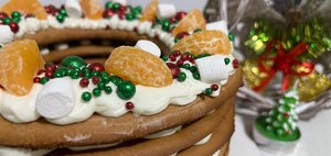 Рождественский торт: нежные медовые коржи и сливочный крем