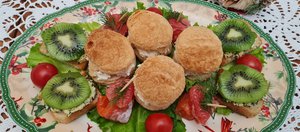 Бутерброды, рыба и буше: три закуски для вашего новогоднего стола