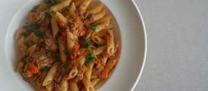 Мужские рецепты: макароны с тушенкой не по-флотски
