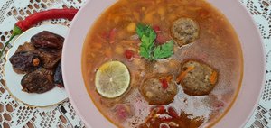 Время согревающих супов: готовим хариру