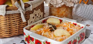 Готовимся к зиме: яблочная маринованная капуста