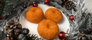 Эффектный салат на новогодний стол: готовим «мандарины» из доступных продуктов