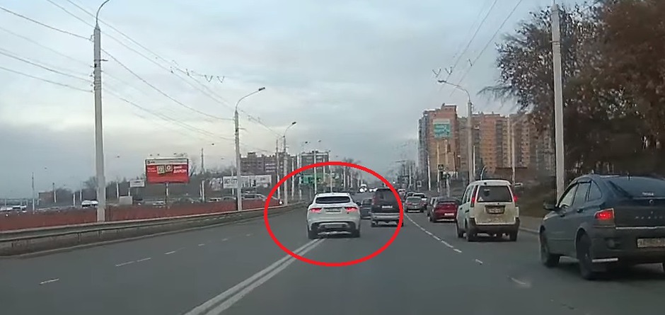 Автохам: Jaguar на встречке