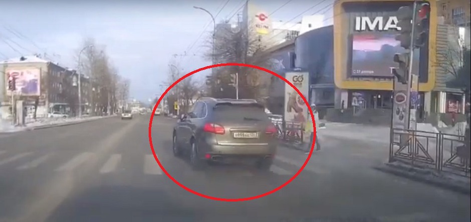 Автохам: Porsche на красный и дрифт Land Cruiser
