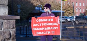 «Мы просто хотим жить спокойно». Жильцы дома на Пискунова, 40 вышли на пикет возле мэрии
