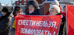 «Через шесть месяцев мы окажемся на улице». Жильцы дома на Пискунова, 40 вышли на митинг