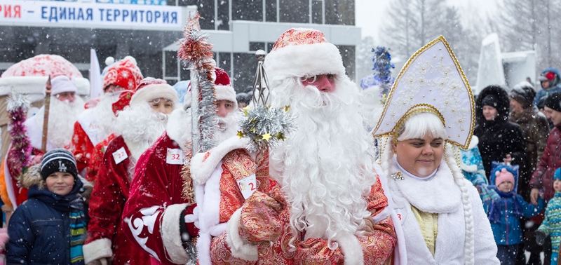 Ангарчане в новогодних костюмах прошли по центральным улицам города.