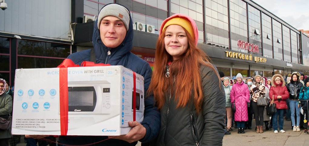 2 октября подарки получали покупатели.