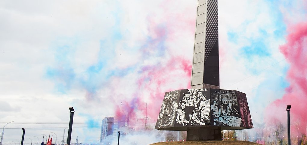 31-метровый монумент установлен в центре Байкальского кольца.