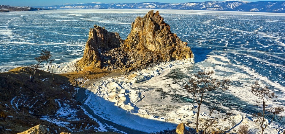 Прозрачный лед и ледяные торосы Ольхона в фотографиях.