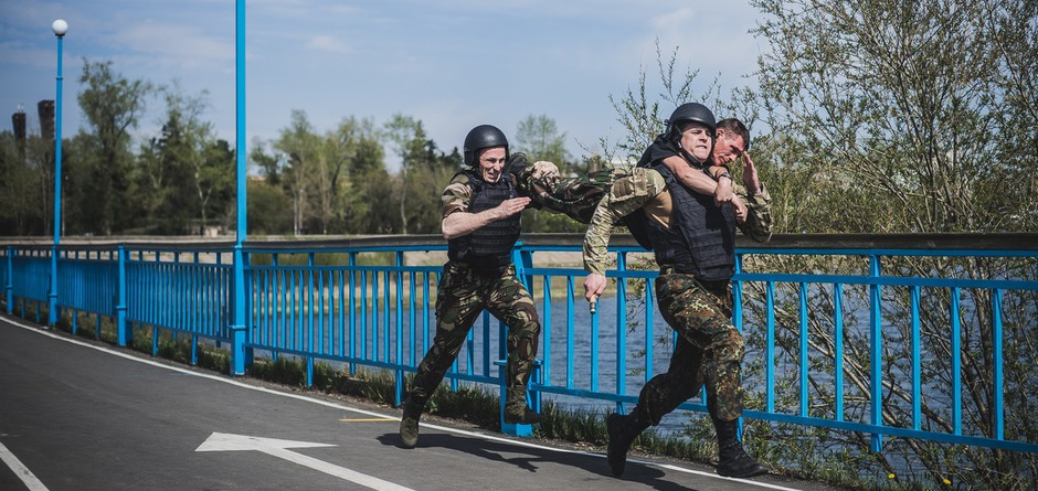 В напряженной борьбе победила команда Иркутского ОМОНа.