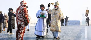Морозы не помеха: на заливе Якоби в Иркутске отпраздновали Крещение