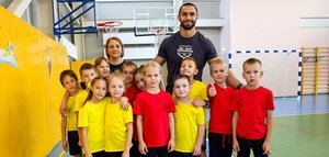 Ветеран СВО и олимпийский чемпион провели спортивный праздник в школе №14