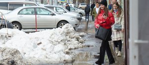 Апрель в Иркутске: грязные сугробы и большие лужи