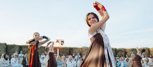 «Восход (пре) Красный»: модный показ прошел на территории фонда Тихомировых