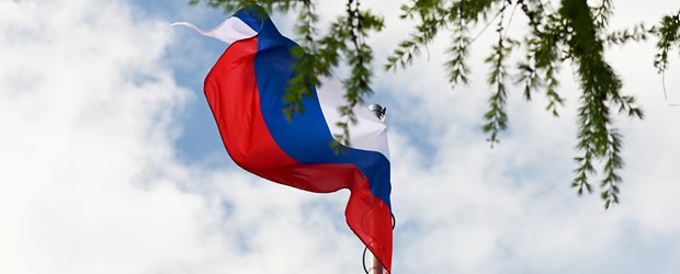 На территории детского сада № 76 в Иркутске торжественно открыли флагшток