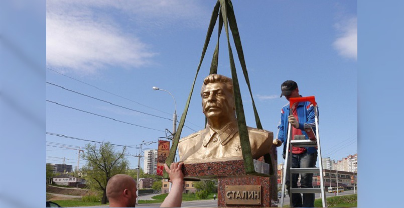Установка памятника Сталину в Липецке. Фото www.kprf-lip.ru