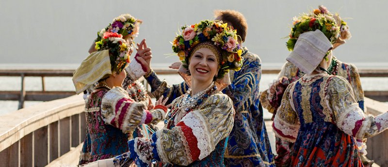 Ансамбль красная горка песни. Ансамбль красная горка Иркутск. Красная горка Иркутск. Ансамбль из Иркутска «красная горка». Красная горка Иркутск ансамбль фото.