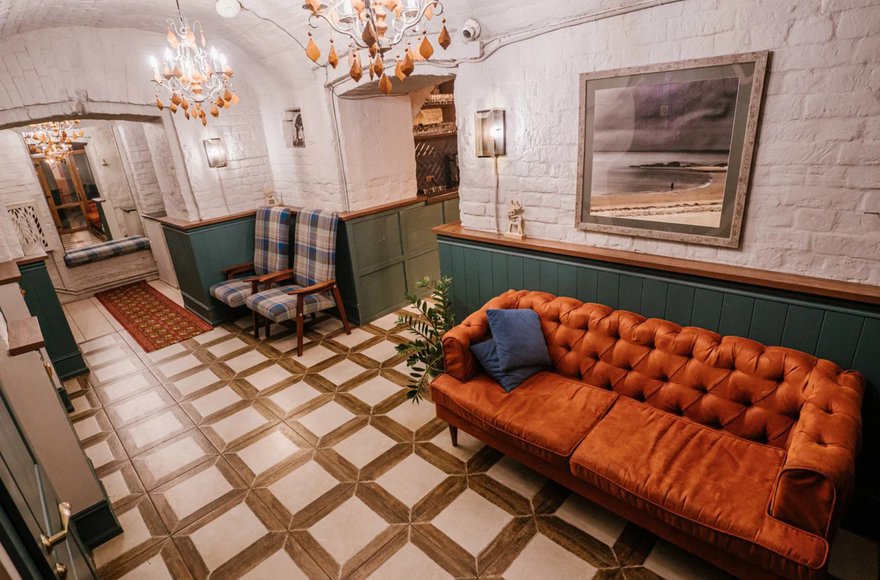 33 истории, банкетное место